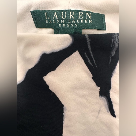 Ralph Lauren side pleated midi dress size
8 -black and creamy white - Picture 9 of 9